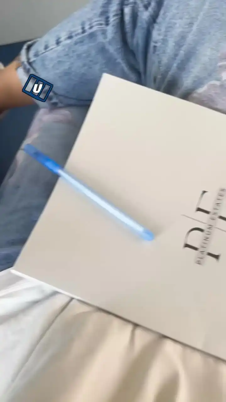 I found teeth on the tram today π¦·π³