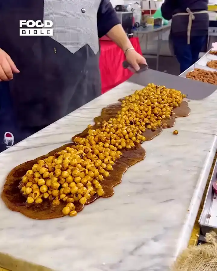 Making croccante di nocciole 🤤