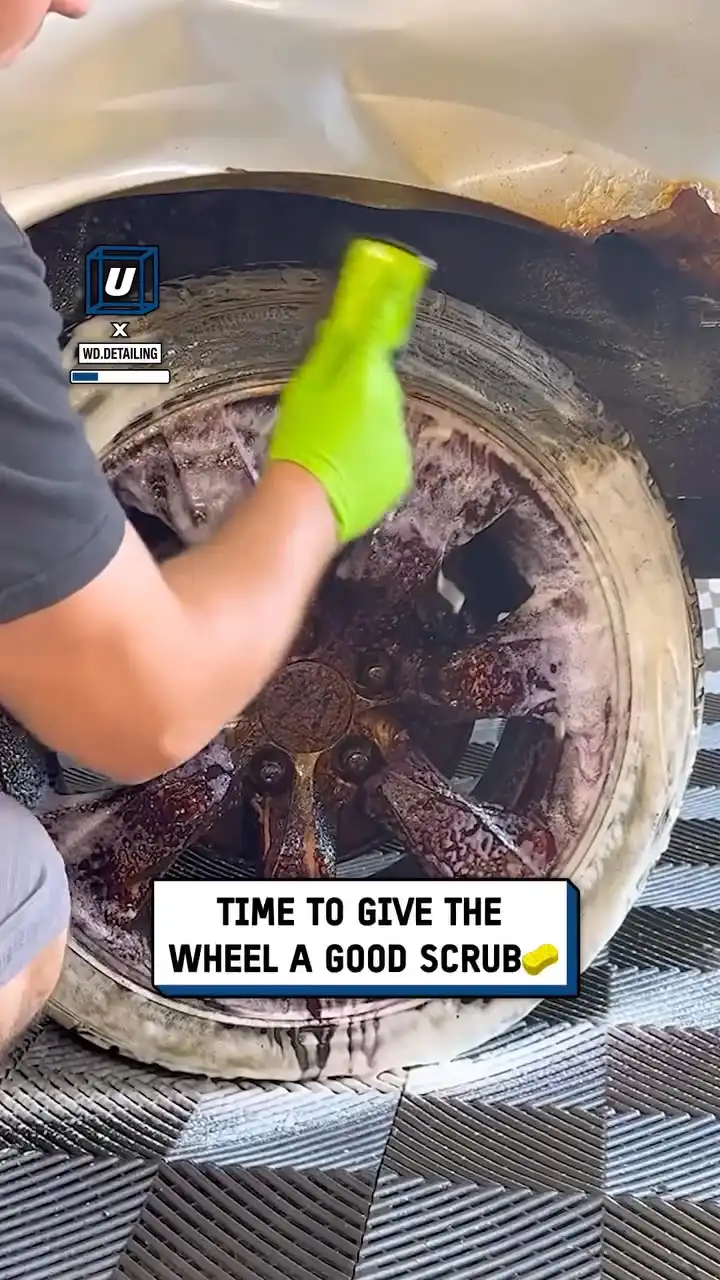 We all thought they were gold wheels at first 🤯🛞