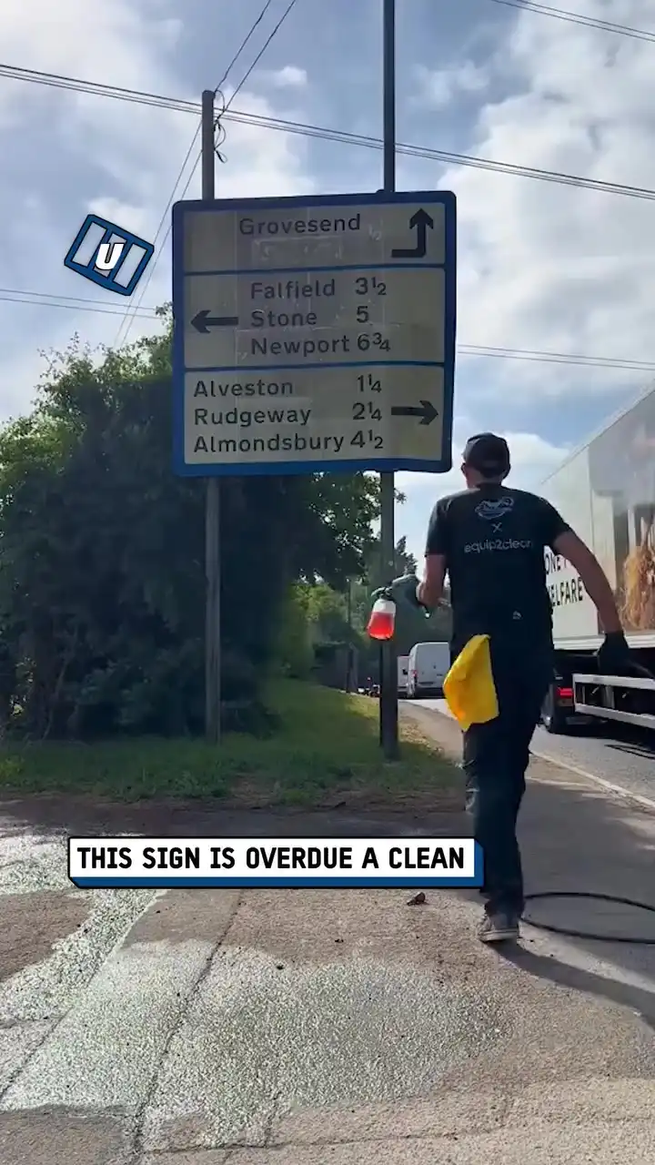 Deep cleaning a road sign 🧽🫧