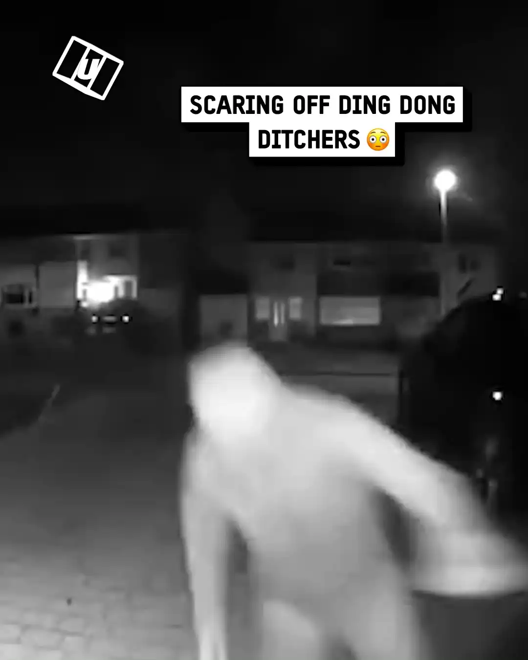 Scaring off ding dong ditchers 😳