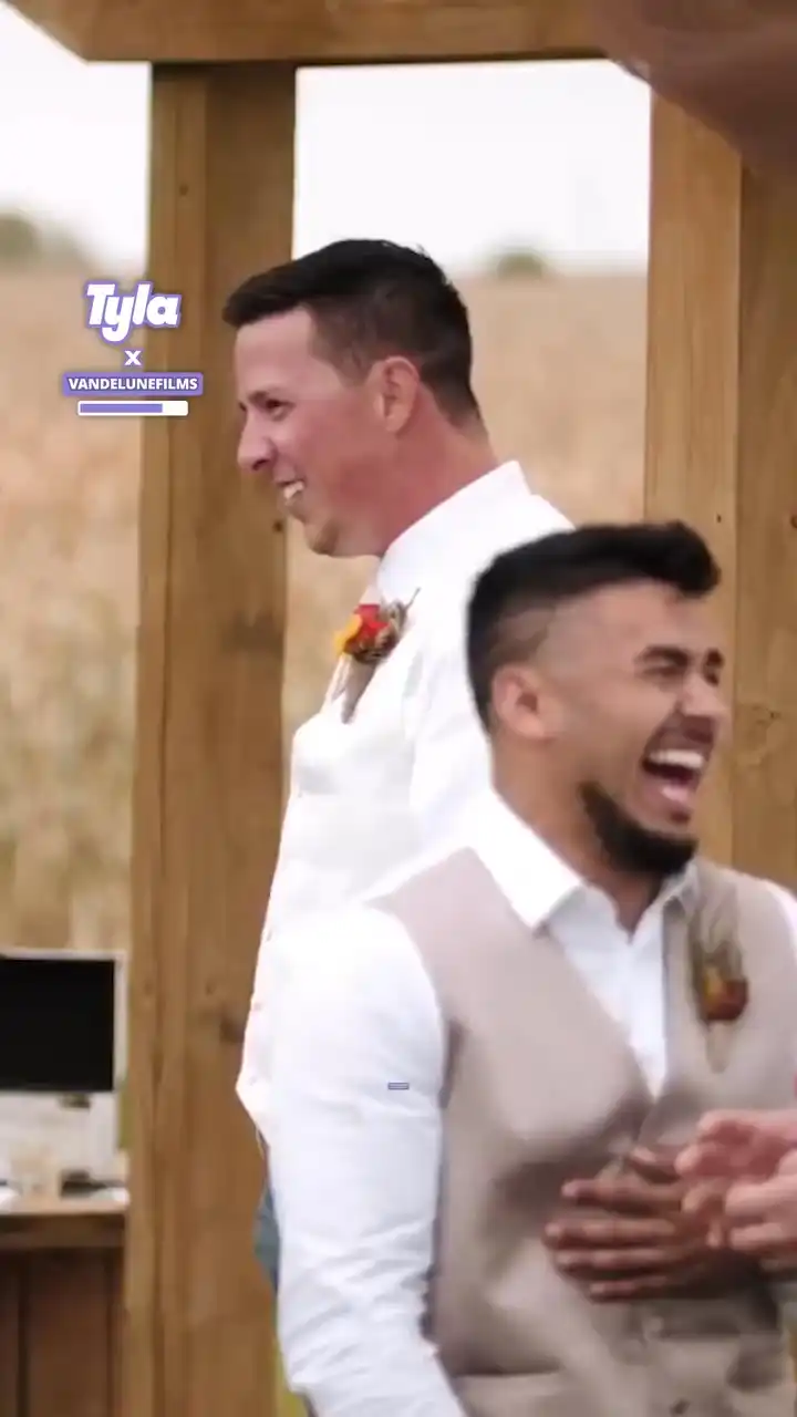 Guests were losing it at the flower man at this wedding 🤣💐