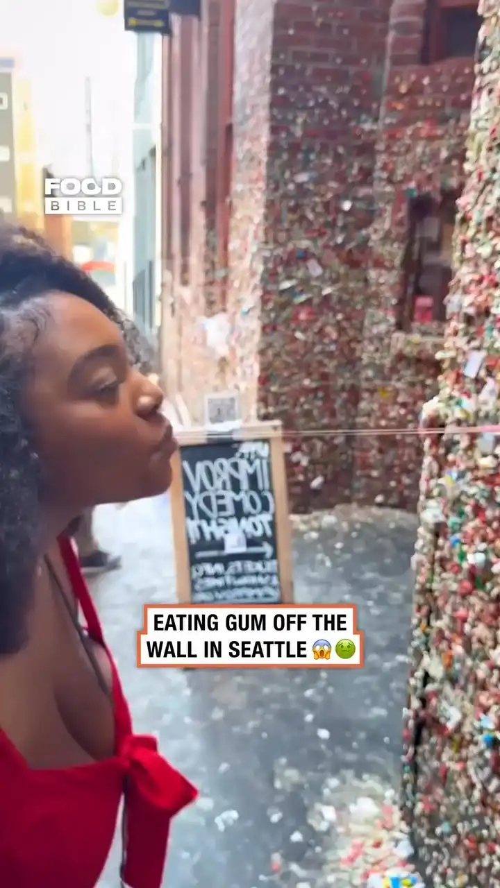 Gum wall in Seattle 🫣