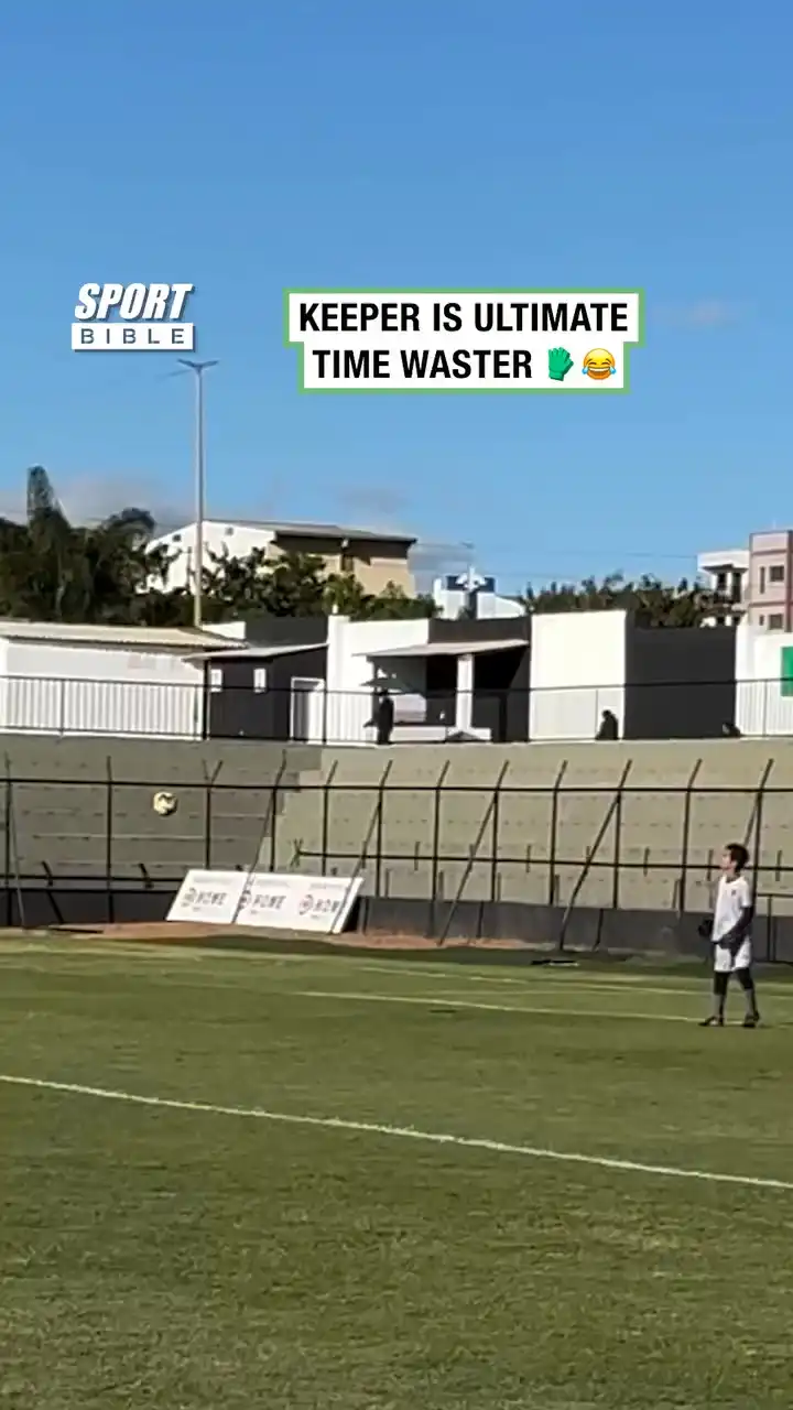 This keeper is a menace 😂