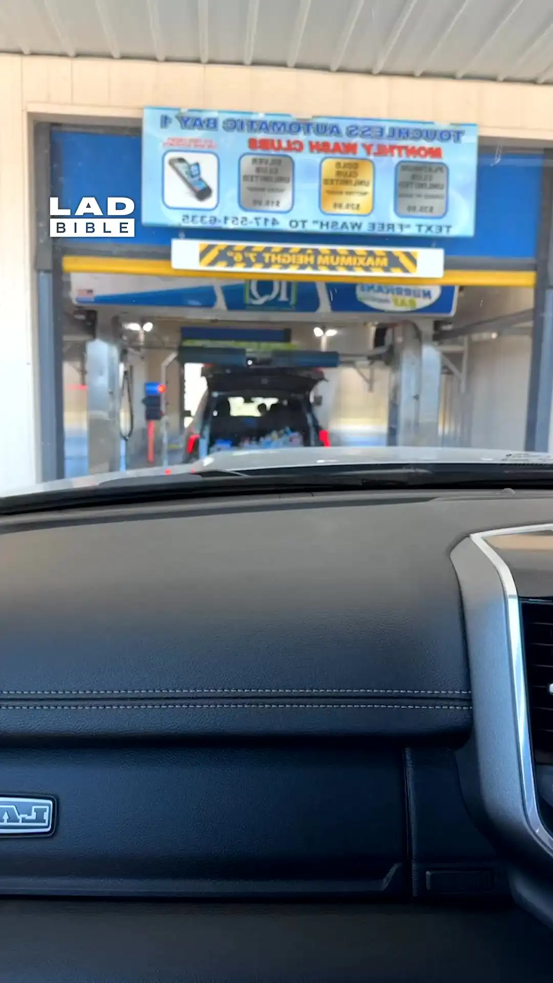 They left their car boot open in the car wash 😳