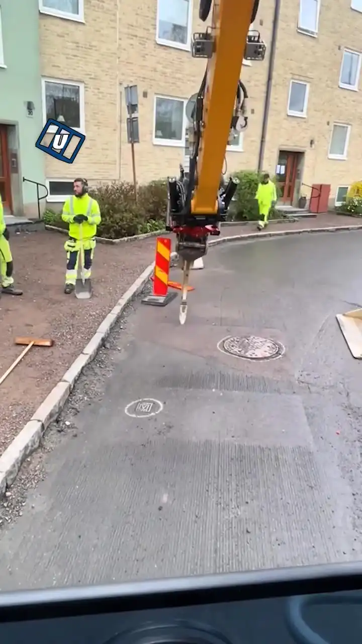 Repairing a sewerage manhole 😲🕳️