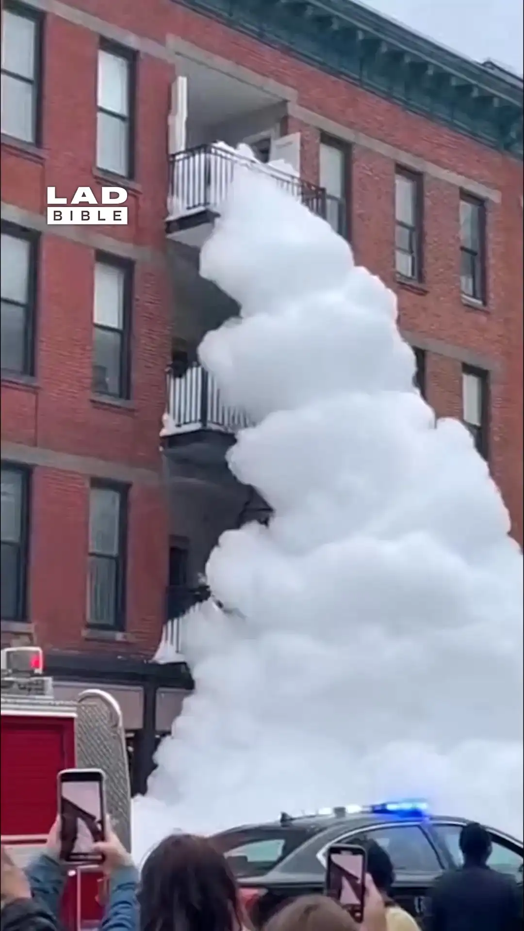 My flat mate left the bath running 😬🛁