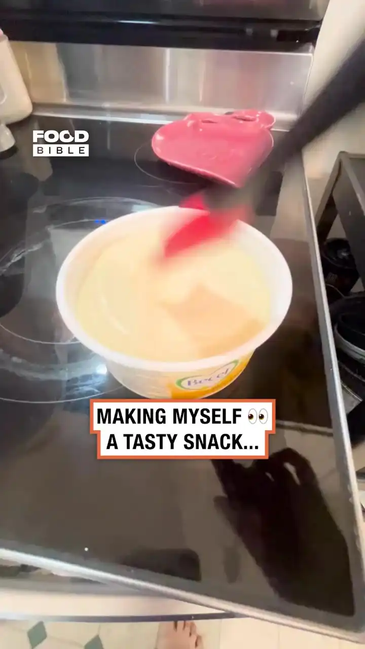 The baby is like, 'Do you mind, Sheila?' 😂👶