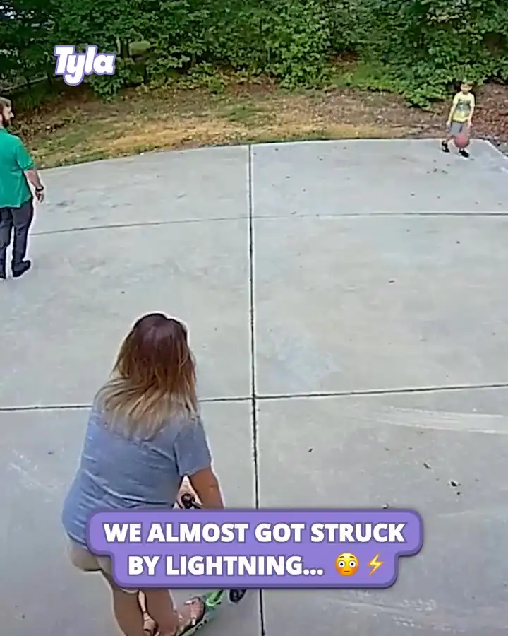 Lightning strike causes chaos 😳⚡️