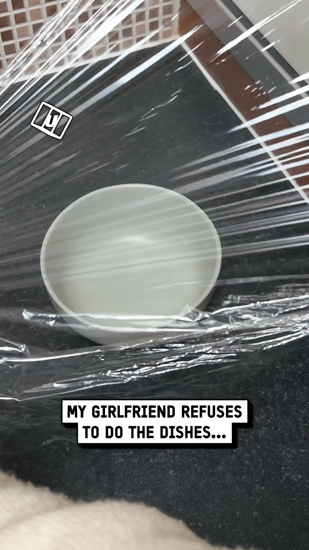 Cling film washing up hack 😂🫧