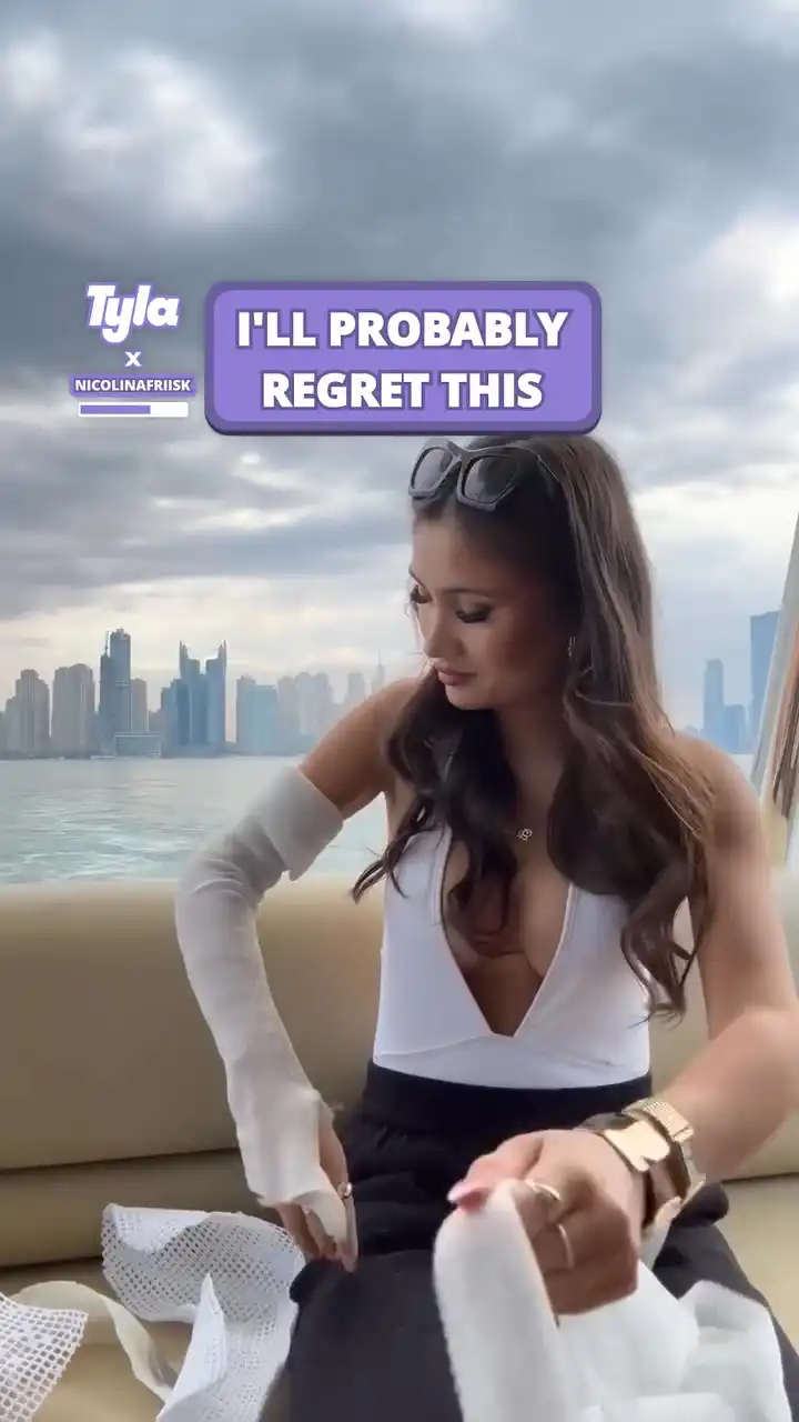 Commitment to the perfect photoshoot look 😳😅