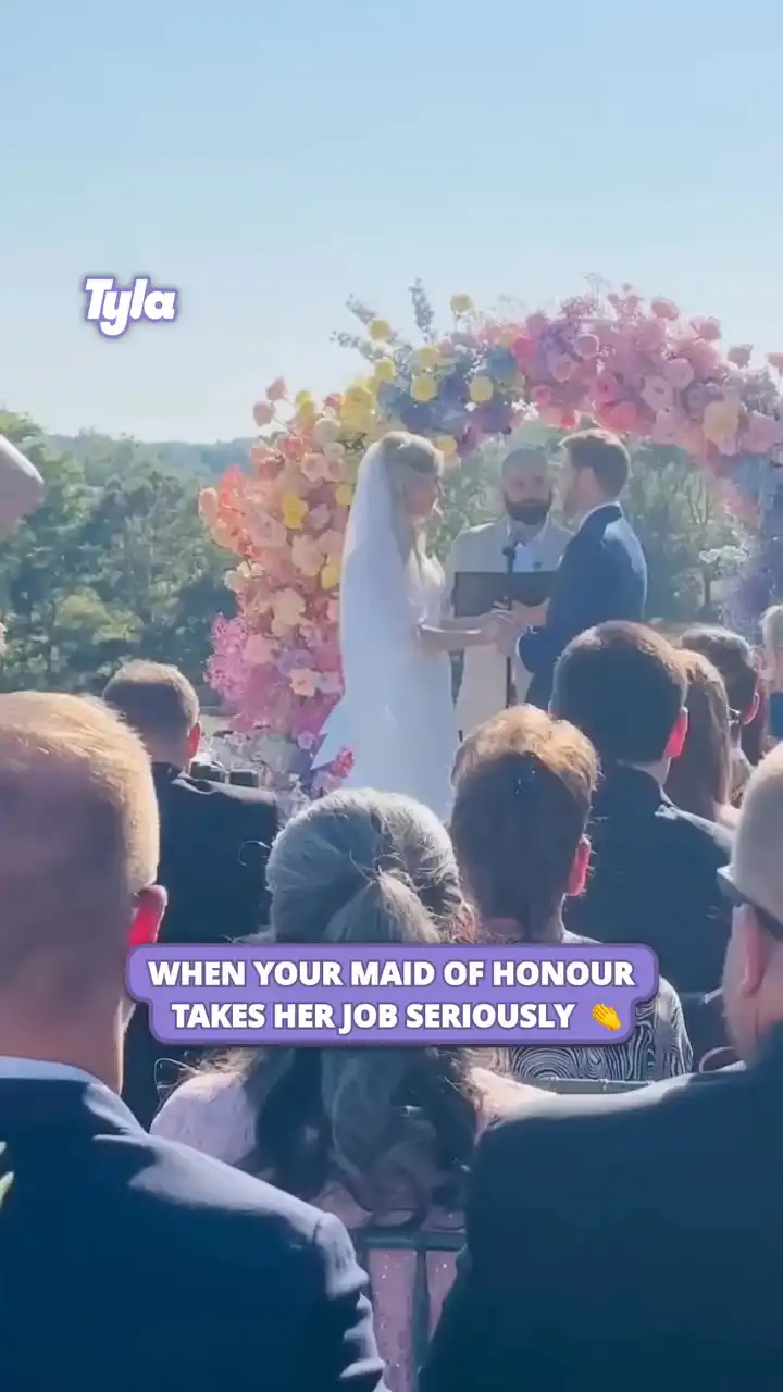 When your maid of honour takes the job seriously 🤣