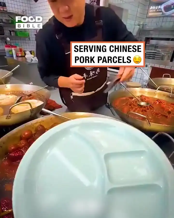 Serving Chinese pork parcels 🤤