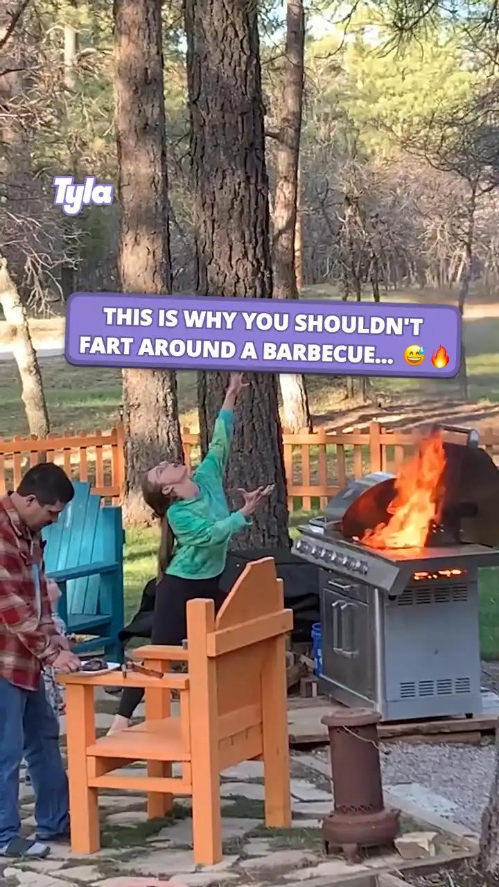 Woman farts on barbecue π₯π³