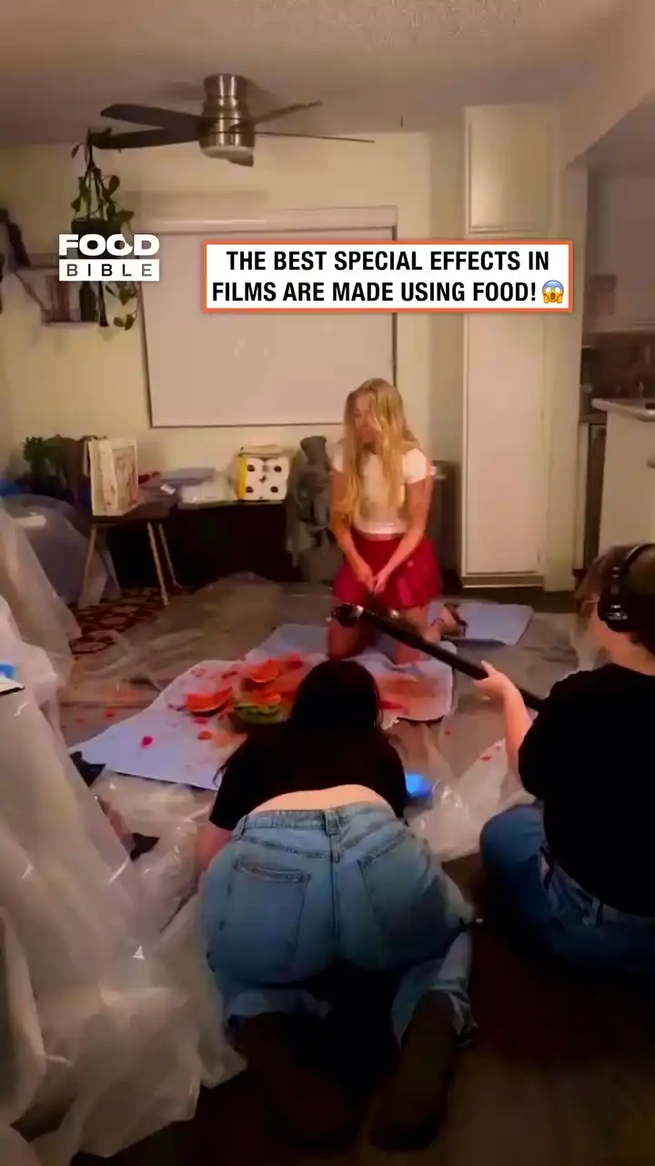 Behind the scenes of a horror movie π»π₯