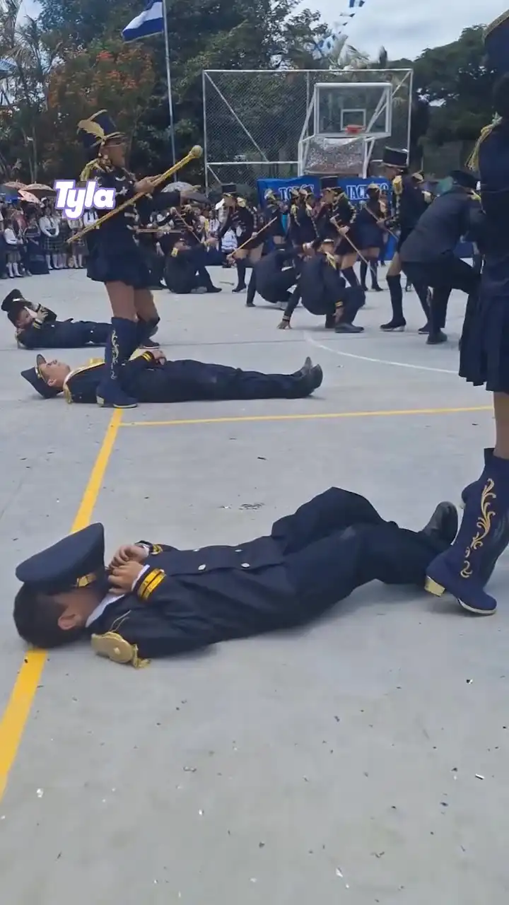 Little boy has been raised with respect 🥹