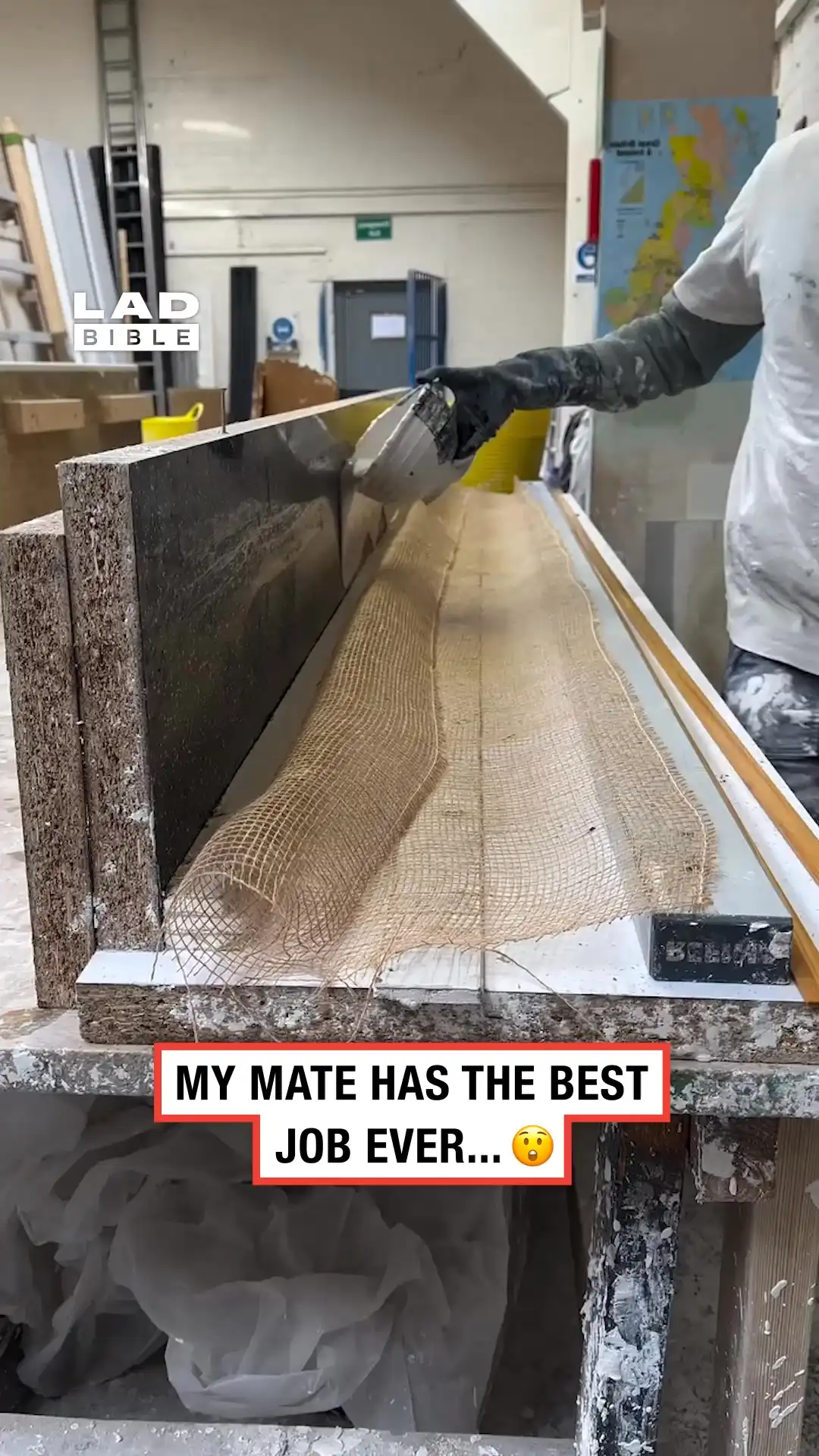 Satisfying plaster job 😲👷‍♂️