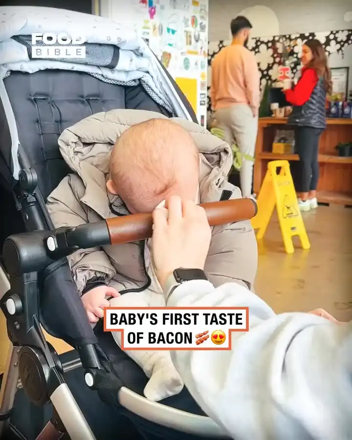 Baby's first taste of bacon πΆπ₯