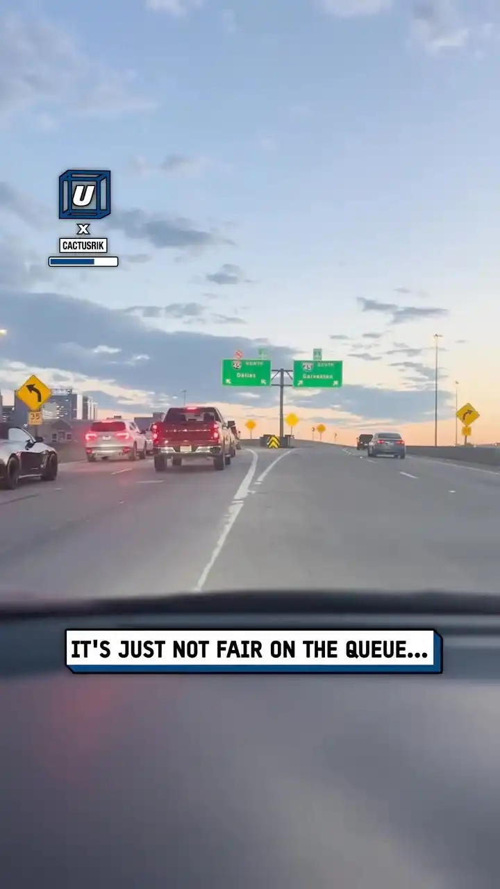 Sneaky time-saving traffic trick 😲🚦