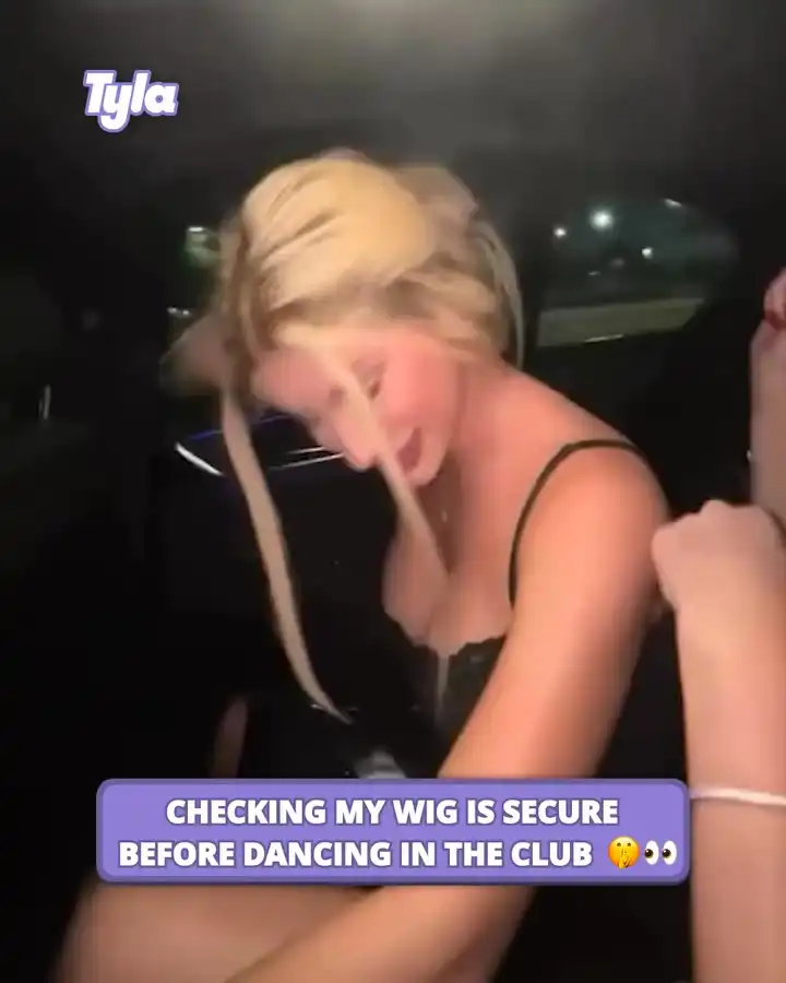 Checking my wig is secure before dancing in the club 😳