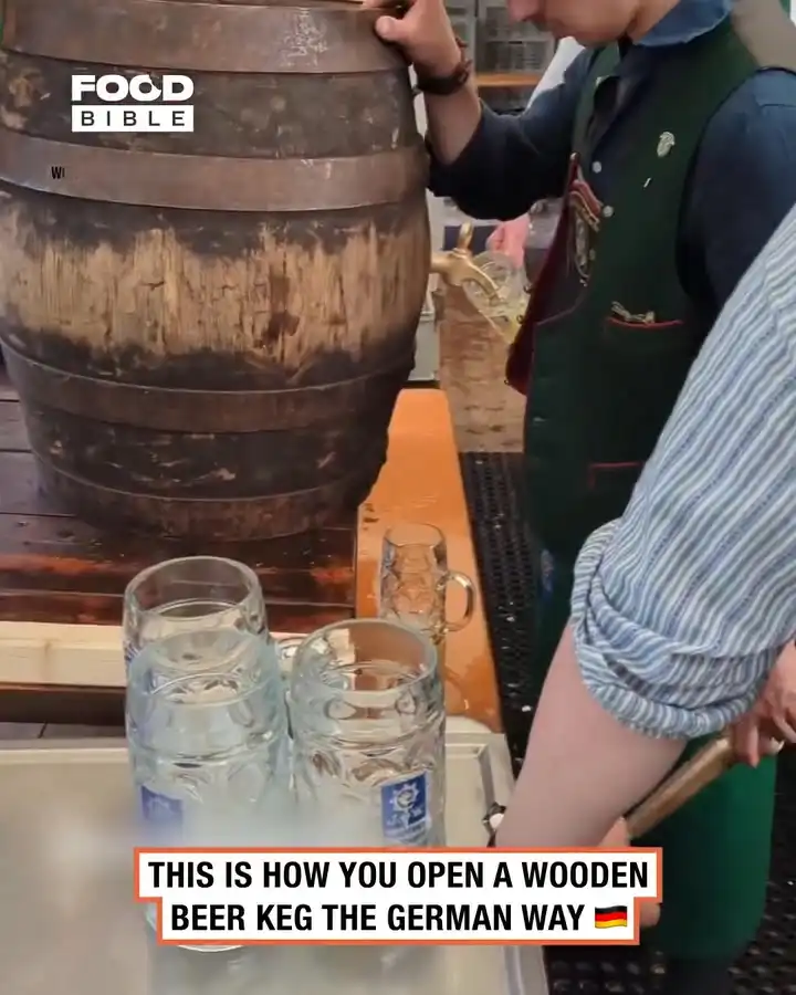 How to tap a wooden beer keg the German way  🍺🇩🇪
