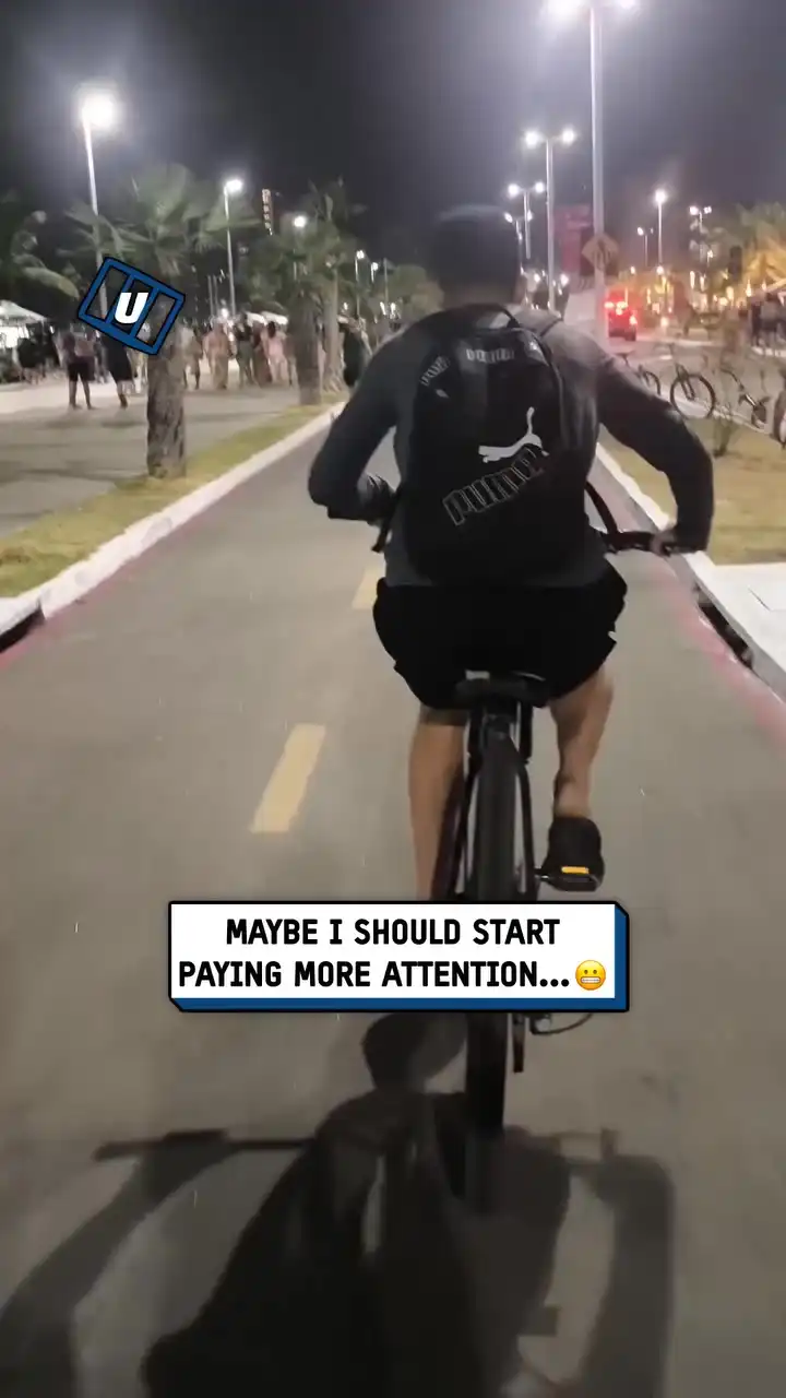 Close call bike reflexes 🚴‍♂️😳