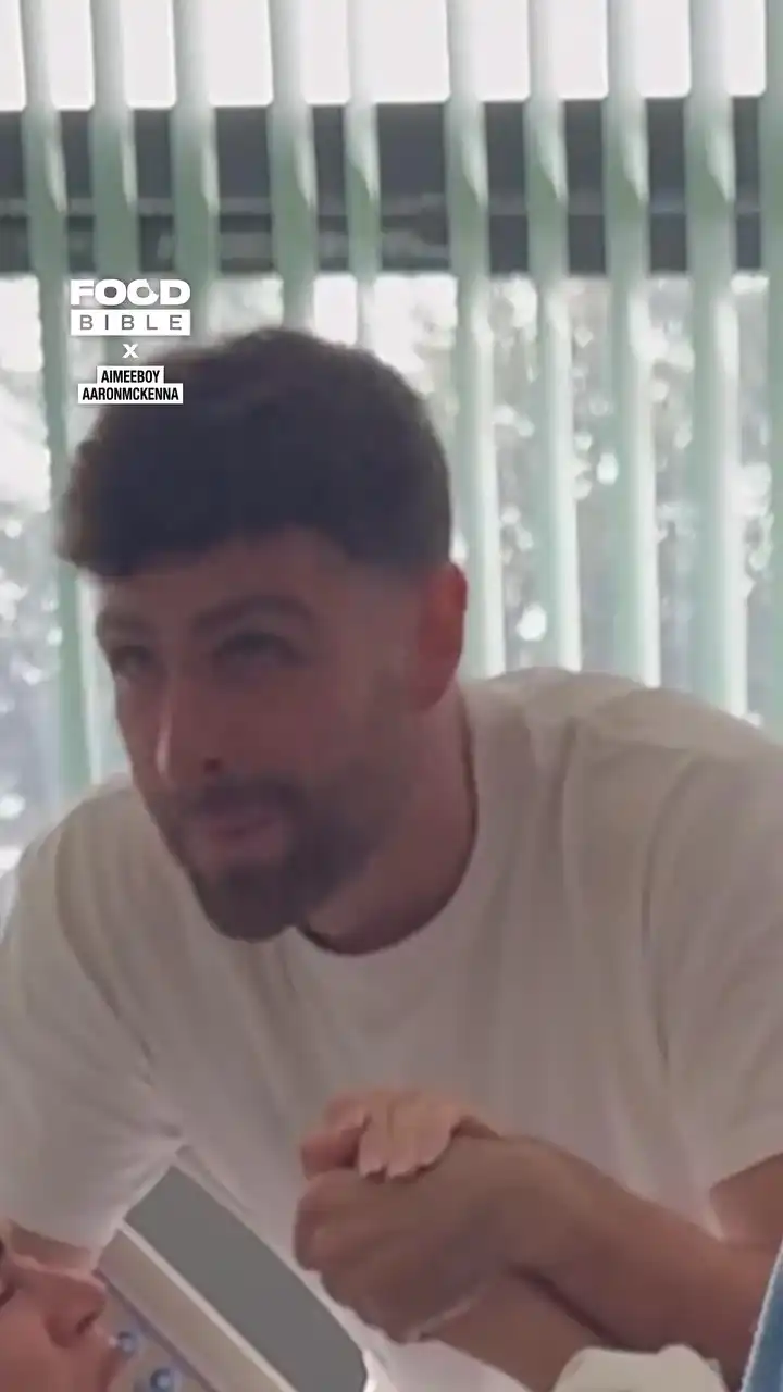 Man watches partner give birth 🫣