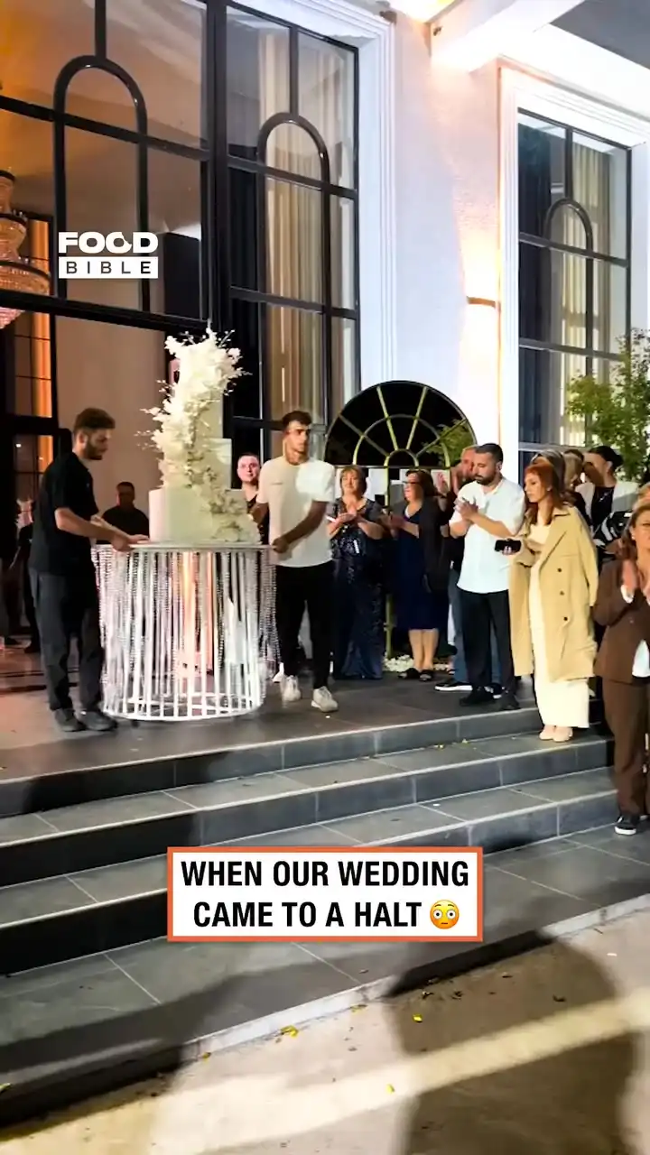 Cake gets dropped π³