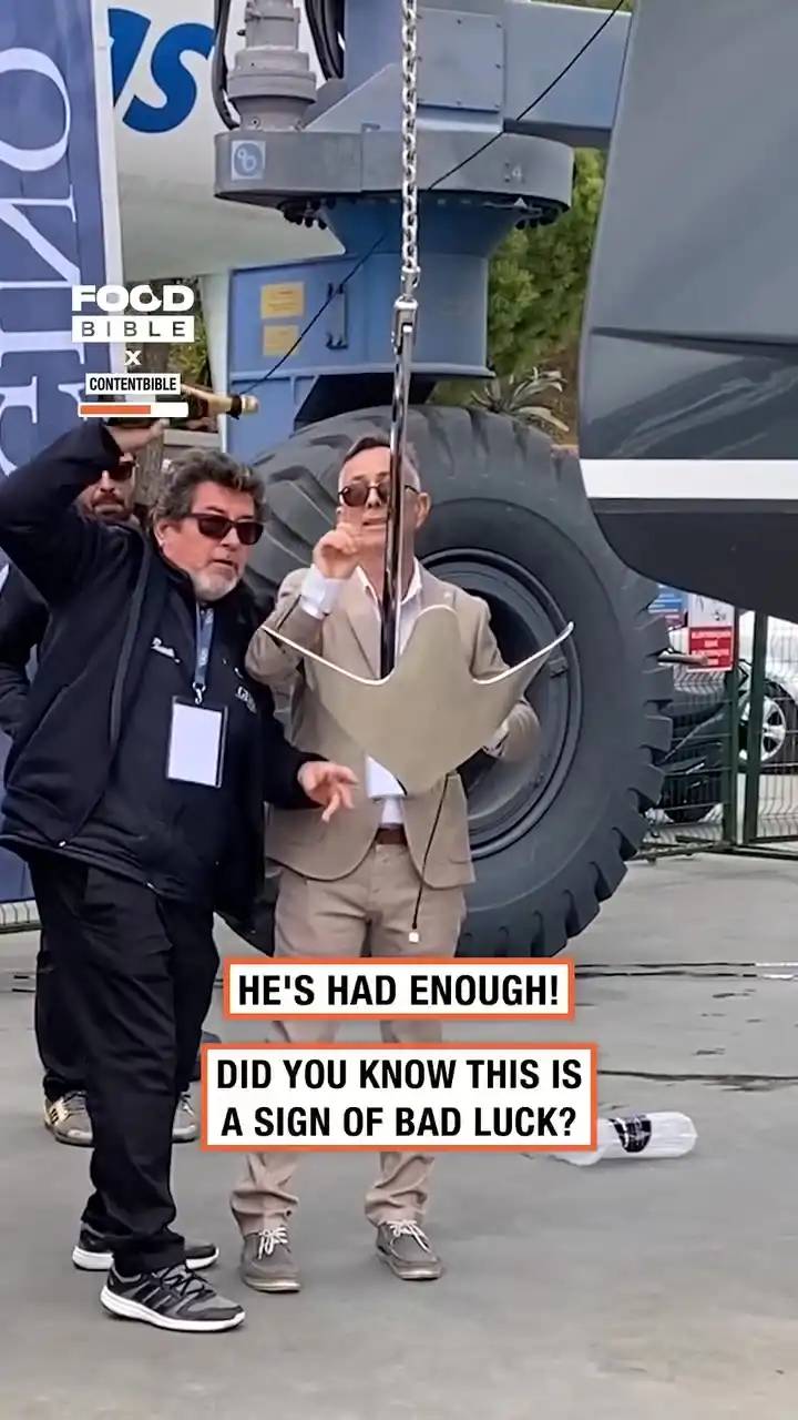 Ship christening fail 🍾😂