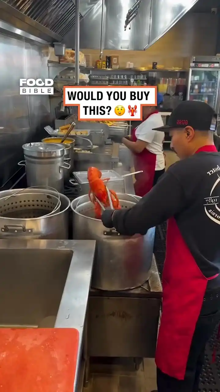 Cracking a full lobster 🦞