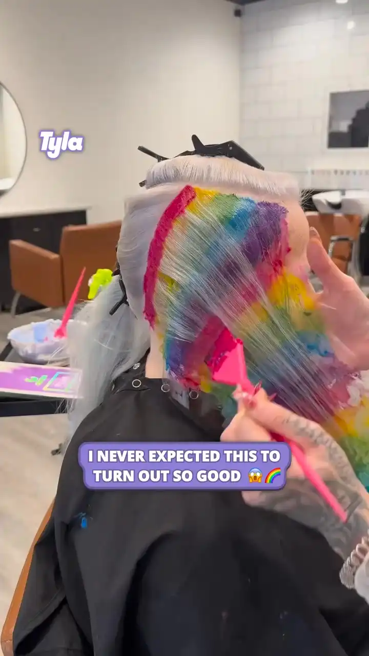 This rainbow hair is something else 🌈💇‍♀️
