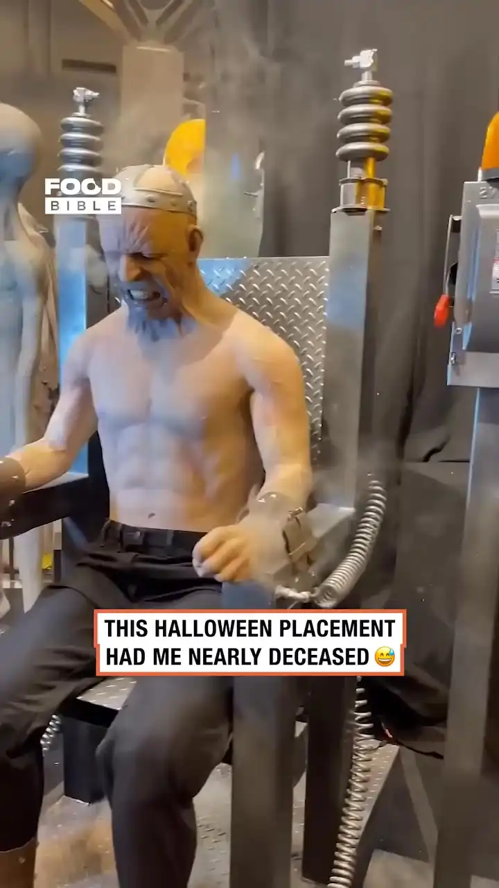 Creepy electric chair animatronic 😱