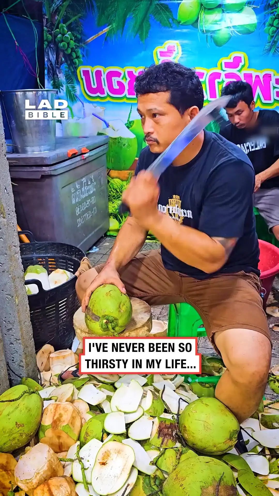 Insane coconut cutting 😲🥥
