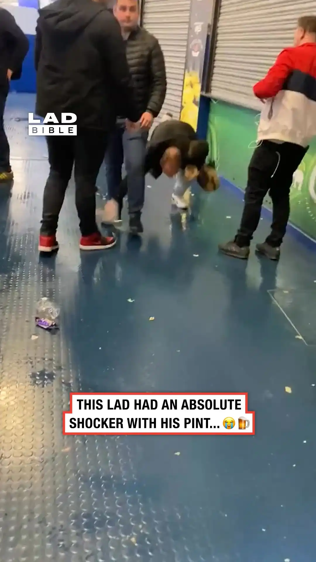 Lad has a shocker with his pint 🤣🍺