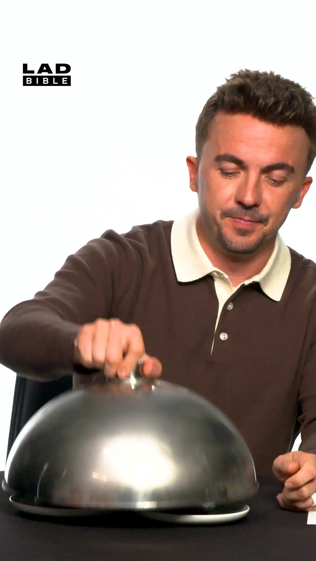 Frankie Muniz tries his first pork pie