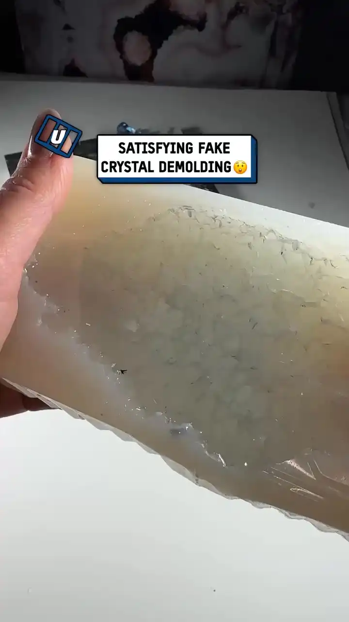 Satisfying crystal demolding 😍💎