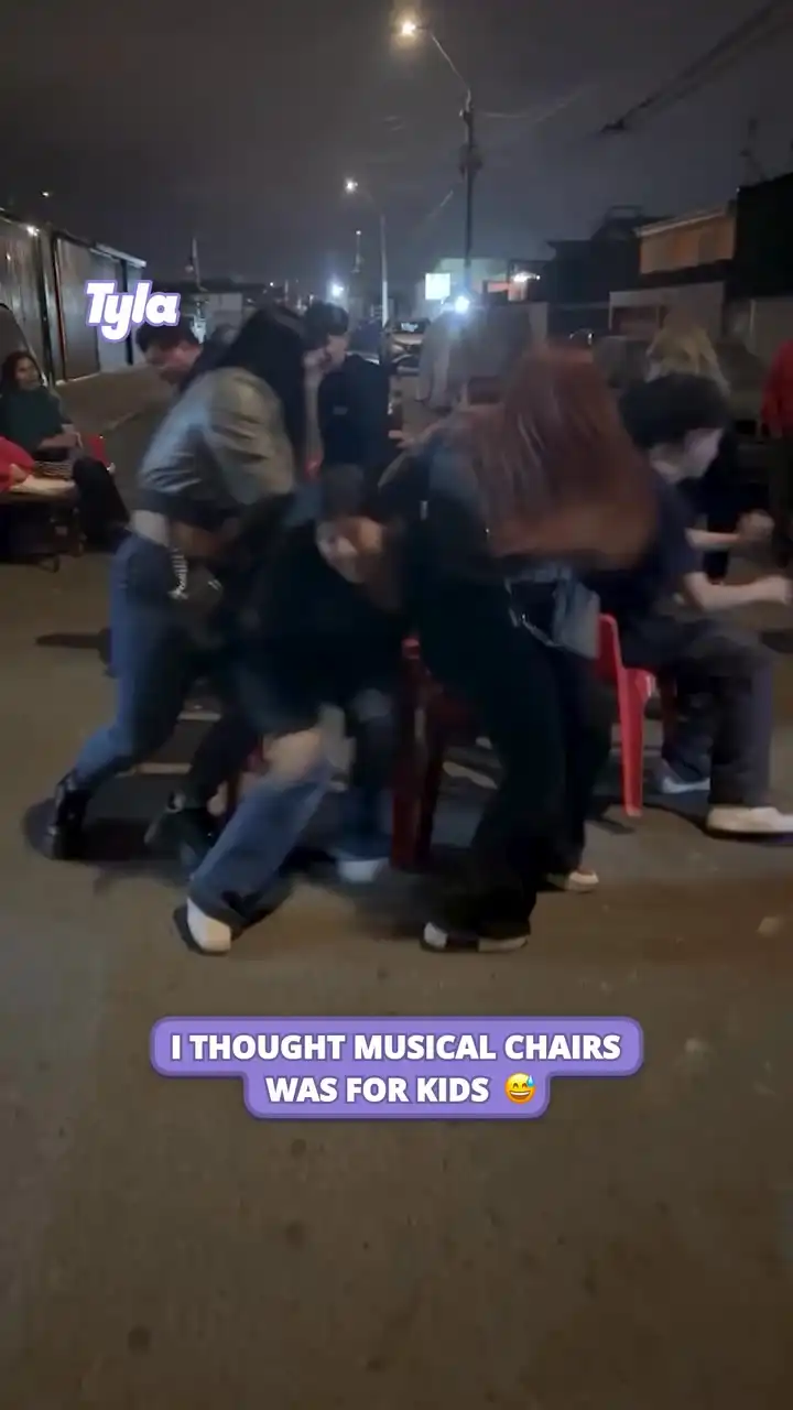 Musical chairs mishap 🫣