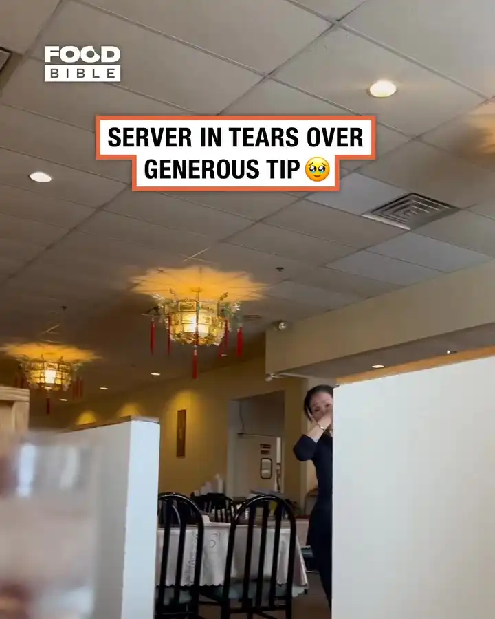 Waitress receive generous tip π’