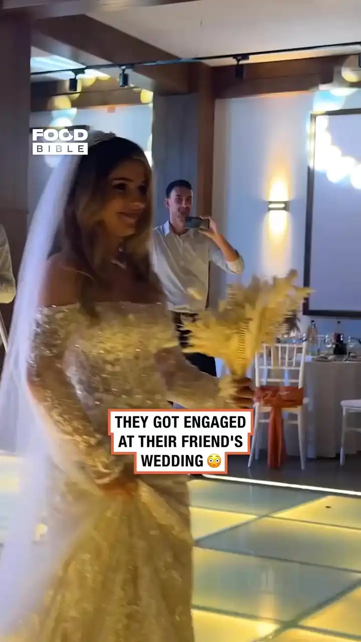 Surprise proposal at wedding π³