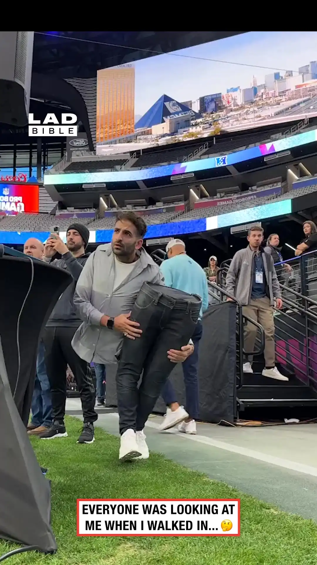 I made everyone turn their heads 😲