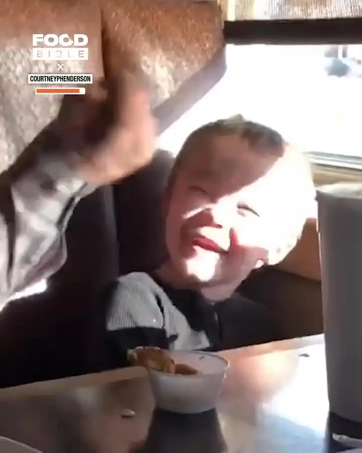 Kid asks for waitresses phone number 😂