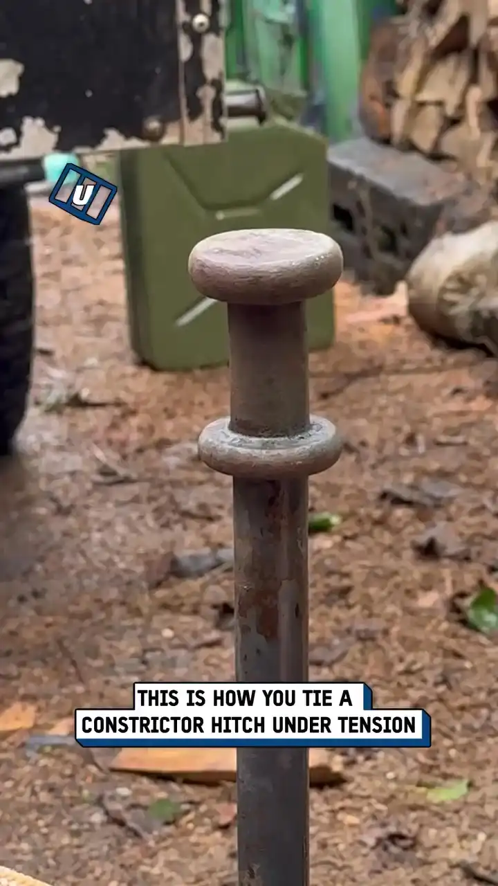 Tying a constrictor hitch under extreme tension 🪢💪
