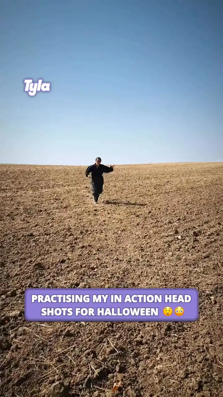 Practicing my head shots for halloween 💥😳