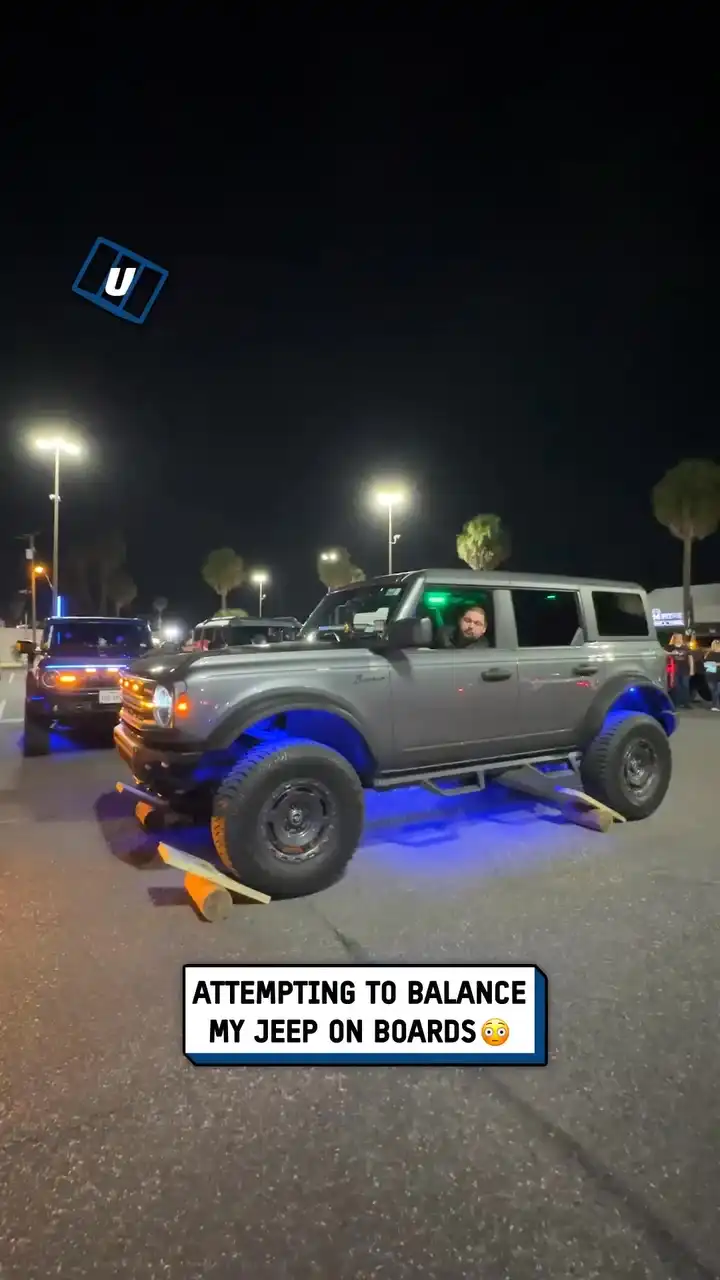 Jeep climbs balancing boards 🛻🤯