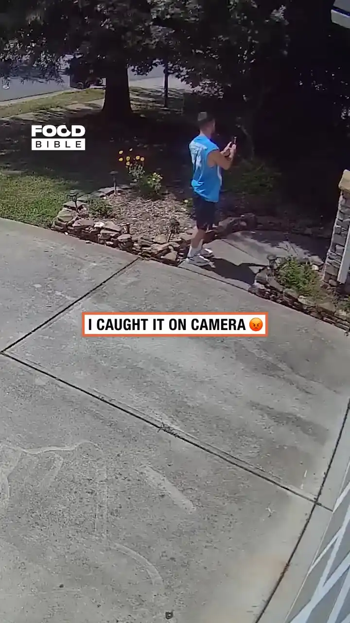 Delivery guy steals food 😳