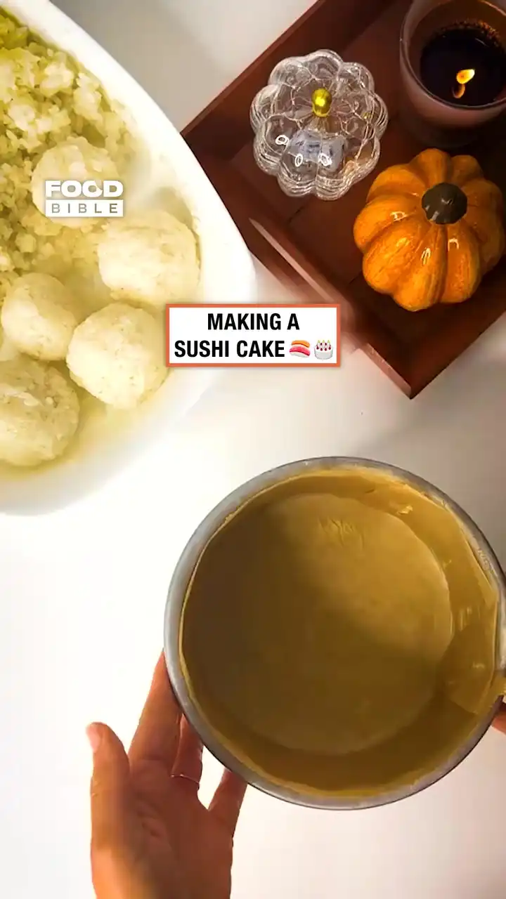 Making a sushi cake 🍣