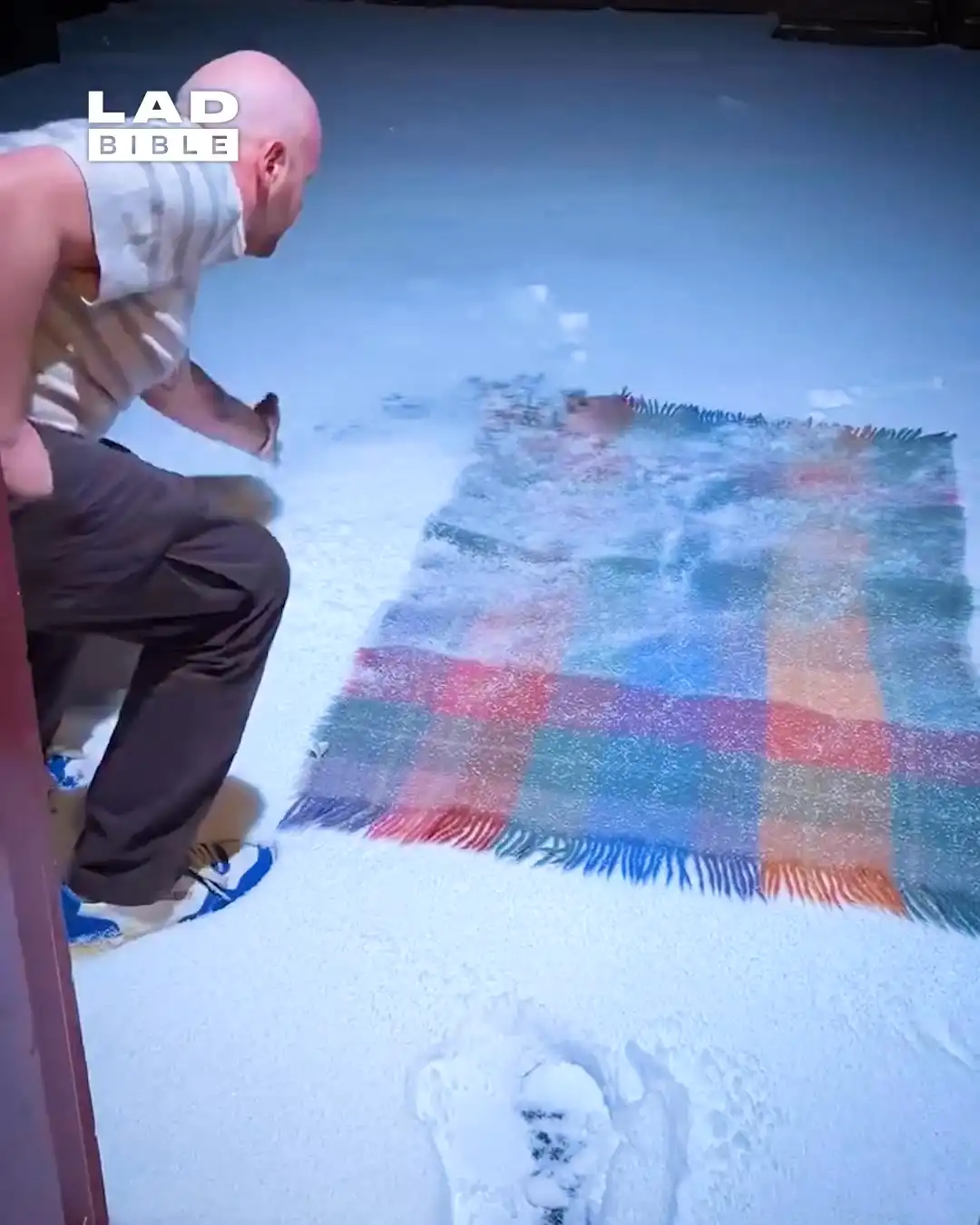 The Icelandic way of cleaning blankets 🇮🇸😲