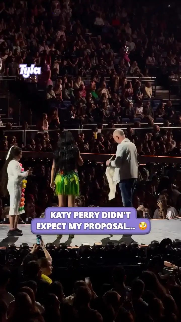 Katy Perry rejects fan's proposal... 😳