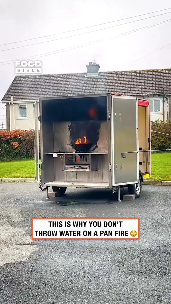 Why not to put water on a pan fire π¦π₯