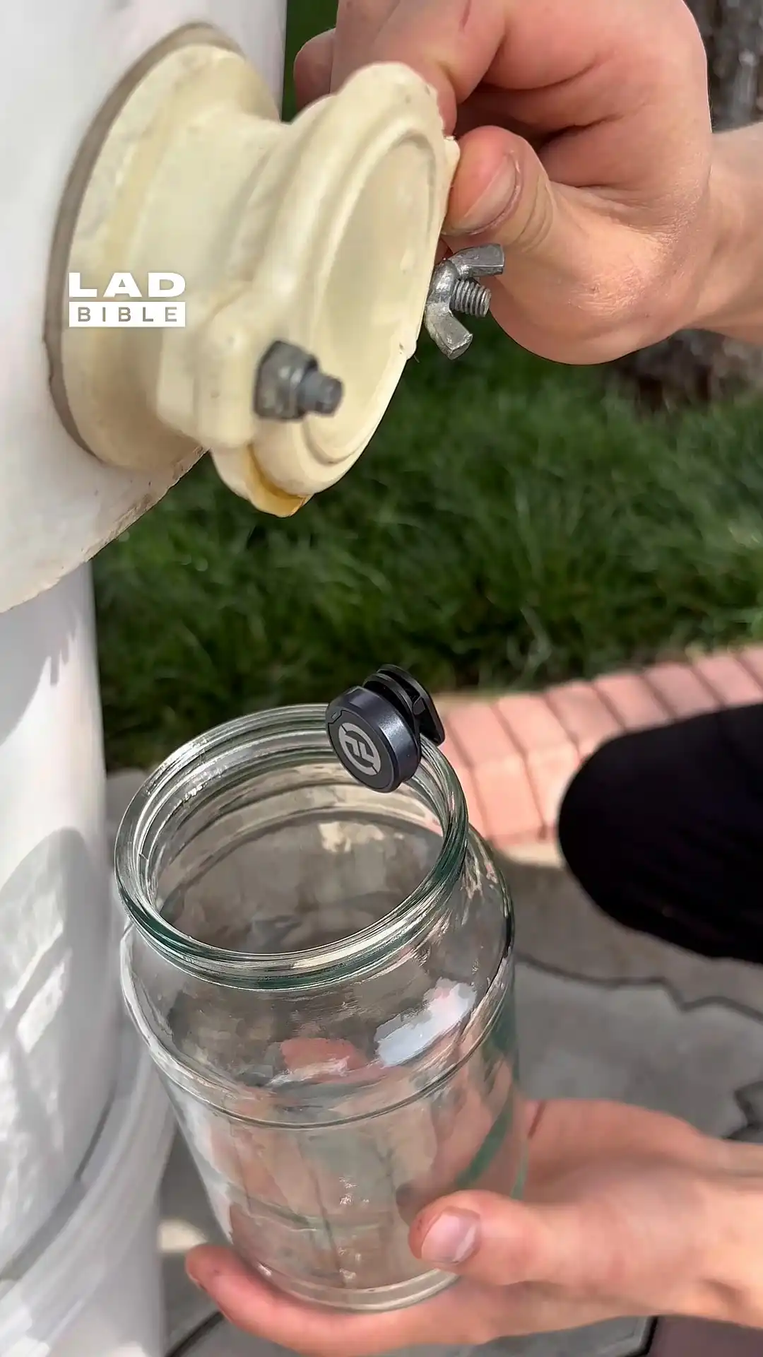 Satisfying honey pour 😮‍💨🍯